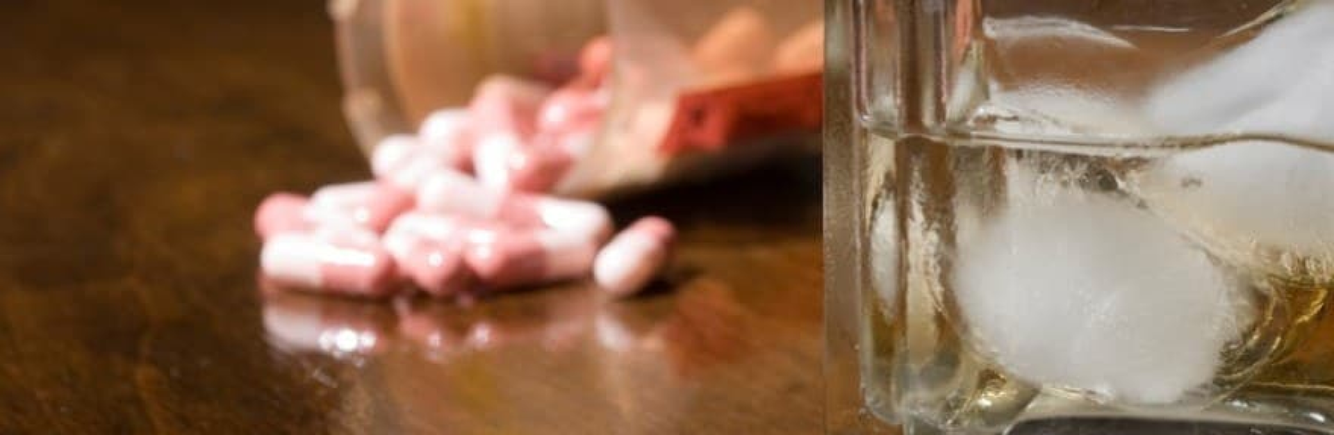 Quelles différences y a-t-il entre un sevrage de drogue et un sevrage d'alcool?